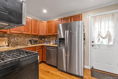 Lindenhurst Village 4-bedroom 1 bath cape, redone dining room - photo 6