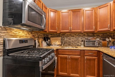 Lindenhurst Village 4-bedroom 1 bath cape, redone dining room - photo 7