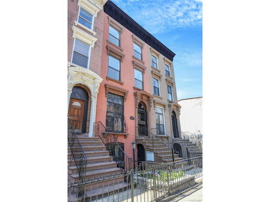 immaculate R6b zoned 4 family. All market rate units. stainless - photo 2