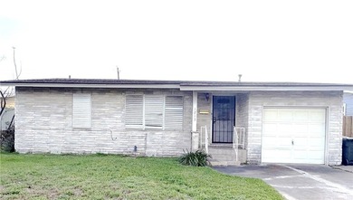 Charming 3-bedroom, 1-bath home offering 916 square feet of - photo 1