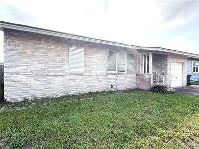 Charming 3-bedroom, 1-bath home offering 916 square feet of - photo 4