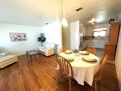 Charming 3-bedroom, 1-bath home offering 916 square feet of - photo 6