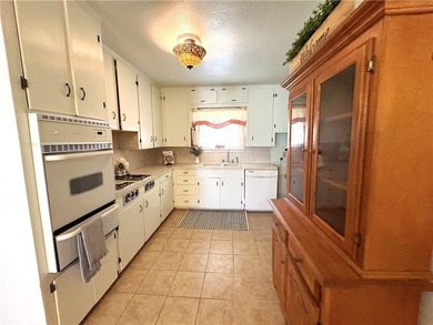 Charming 3-bedroom, 1-bath home offering 916 square feet of - photo 9