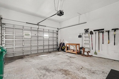 Spacious 3-bedroom, 3-bath townhome offering a multi-level floor - photo 20
