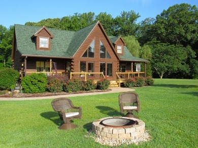 Beautiful traditional log-style home offering 2,700+ sqft on 2 - photo 3