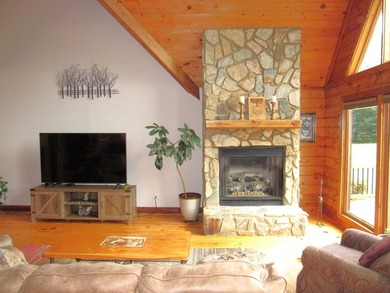 Beautiful traditional log-style home offering 2,700+ sqft on 2 - photo 8