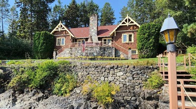 Since the 1940s, passing boaters have enjoyed this picturesque - photo 1