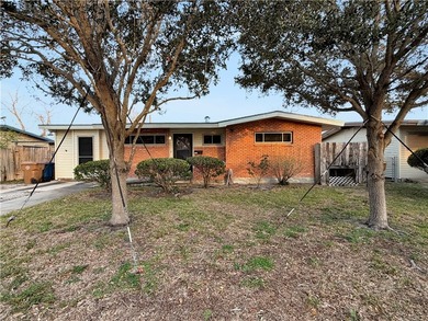 You're going to love this 3 bedroom, 1 bathroom home with a - photo 1