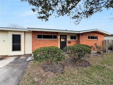 You're going to love this 3 bedroom, 1 bathroom home with a - photo 2