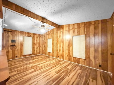 You're going to love this 3 bedroom, 1 bathroom home with a - photo 8