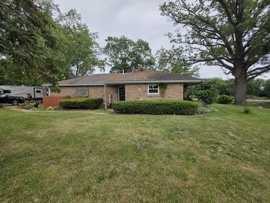 Own a little piece of paradise on the Rock River. This 1400 Sq - photo 1