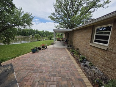 Own a little piece of paradise on the Rock River. This 1400 Sq - photo 3