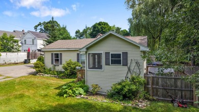 Welcome to this well-maintained home tucked into an established - photo 4