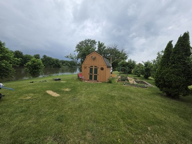 Own a little piece of paradise on the Rock River. This 1400 Sq - photo 6
