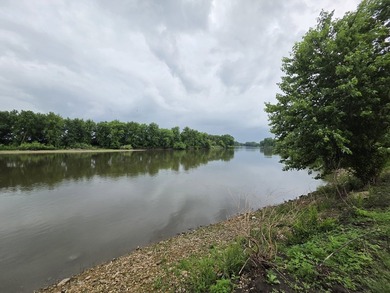 Own a little piece of paradise on the Rock River. This 1400 Sq - photo 10