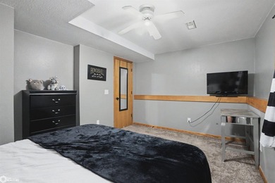 Welcome to this well-maintained and move-in ready 3-bedroom - photo 14