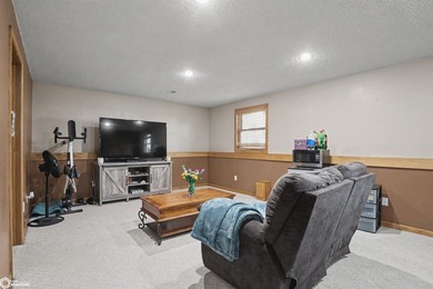 Welcome to this well-maintained and move-in ready 3-bedroom - photo 17