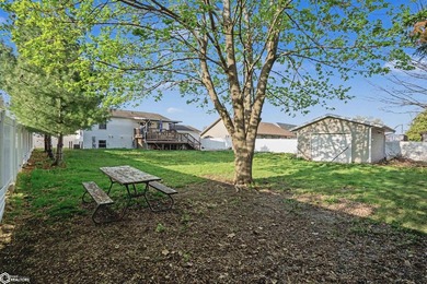 Welcome to this well-maintained and move-in ready 3-bedroom - photo 23