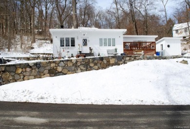 Putnam Lake Home For Sale in Patterson New York