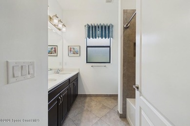 This 4 Bdrm, 3 Bath, 3 Car Garage Lakefront Home on CUL DESAC! - photo 34