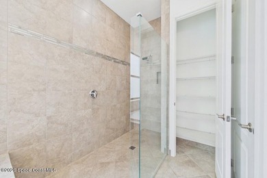 This 4 Bdrm, 3 Bath, 3 Car Garage Lakefront Home on CUL DESAC! - photo 38