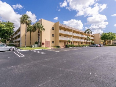 Lake Condo For Sale in Tamarac, Florida