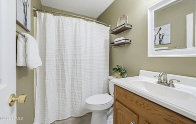 Adorable 3 bedroom / 2 bath cottage on Lady's Island. This home - photo 24
