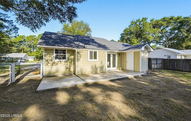 Adorable 3 bedroom / 2 bath cottage on Lady's Island. This home - photo 27
