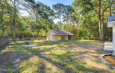 Adorable 3 bedroom / 2 bath cottage on Lady's Island. This home - photo 28