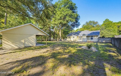Adorable 3 bedroom / 2 bath cottage on Lady's Island. This home - photo 29
