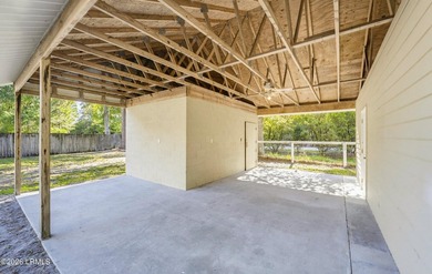 Adorable 3 bedroom / 2 bath cottage on Lady's Island. This home - photo 32