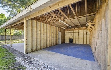 Adorable 3 bedroom / 2 bath cottage on Lady's Island. This home - photo 34