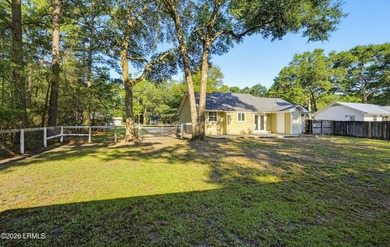 Adorable 3 bedroom / 2 bath cottage on Lady's Island. This home - photo 36