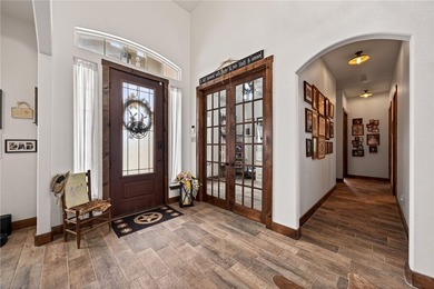Luxury Lake Front 5 bed 3.5 bath home nestled at the south end - photo 4