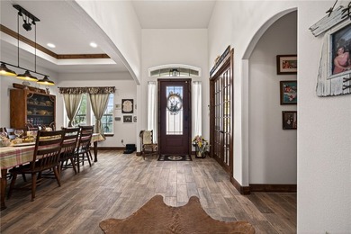 Luxury Lake Front 5 bed 3.5 bath home nestled at the south end - photo 5