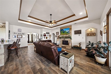 Luxury Lake Front 5 bed 3.5 bath home nestled at the south end - photo 7