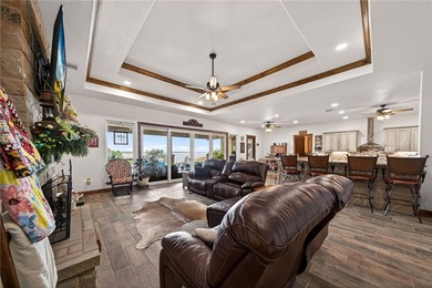 Luxury Lake Front 5 bed 3.5 bath home nestled at the south end - photo 8