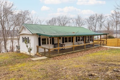Welcome to your lakefront escape in the Holiday Shores - photo 4