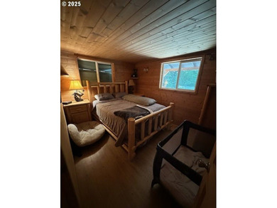 Wouldn't you love to have a cabin with a garage? Here it is! - photo 10