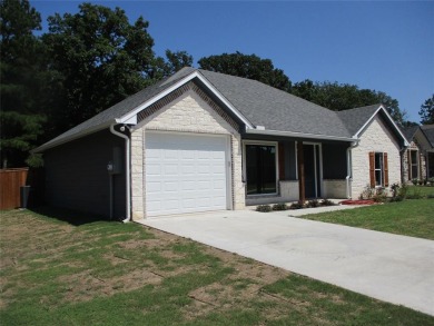 Lake Fork Home Sale Pending in Emory Texas