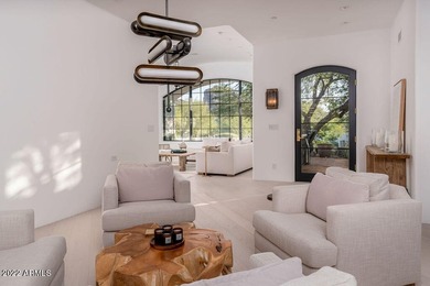 A uniquely tasteful ''lock 'n leave'' home with a crisp, clean - photo 5