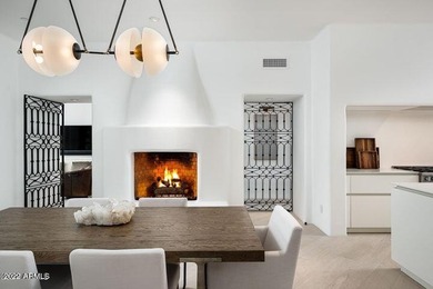 A uniquely tasteful ''lock 'n leave'' home with a crisp, clean - photo 8