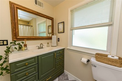 Charming as can be!! Come have a look at this beautiful 3 - photo 23