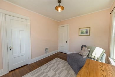 Charming as can be!! Come have a look at this beautiful 3 - photo 26