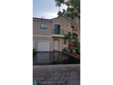 Lake Townhome/Townhouse For Sale in Sunrise, Florida