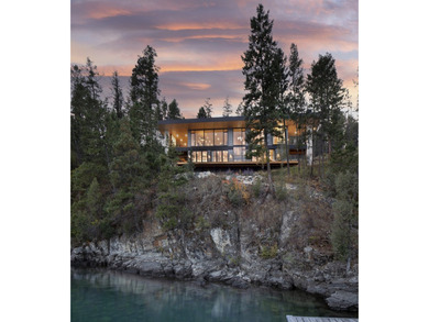 Completed in 2023 and thoughtfully designed by its owners, this - photo 4