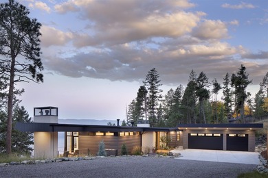 Completed in 2023 and thoughtfully designed by its owners, this - photo 7