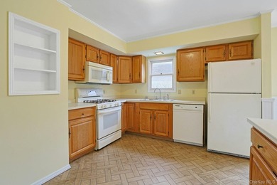 Welcome to this well-maintained 3-bedroom, 2.5-bath home in the - photo 8