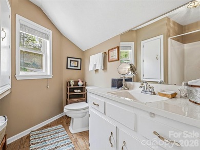 Perfect location for the Lake Lure vacation home buyer seeking - photo 21