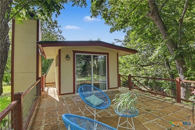Welcome to 898 Buerger Lane on the Guadalupe River's beautiful - photo 25
